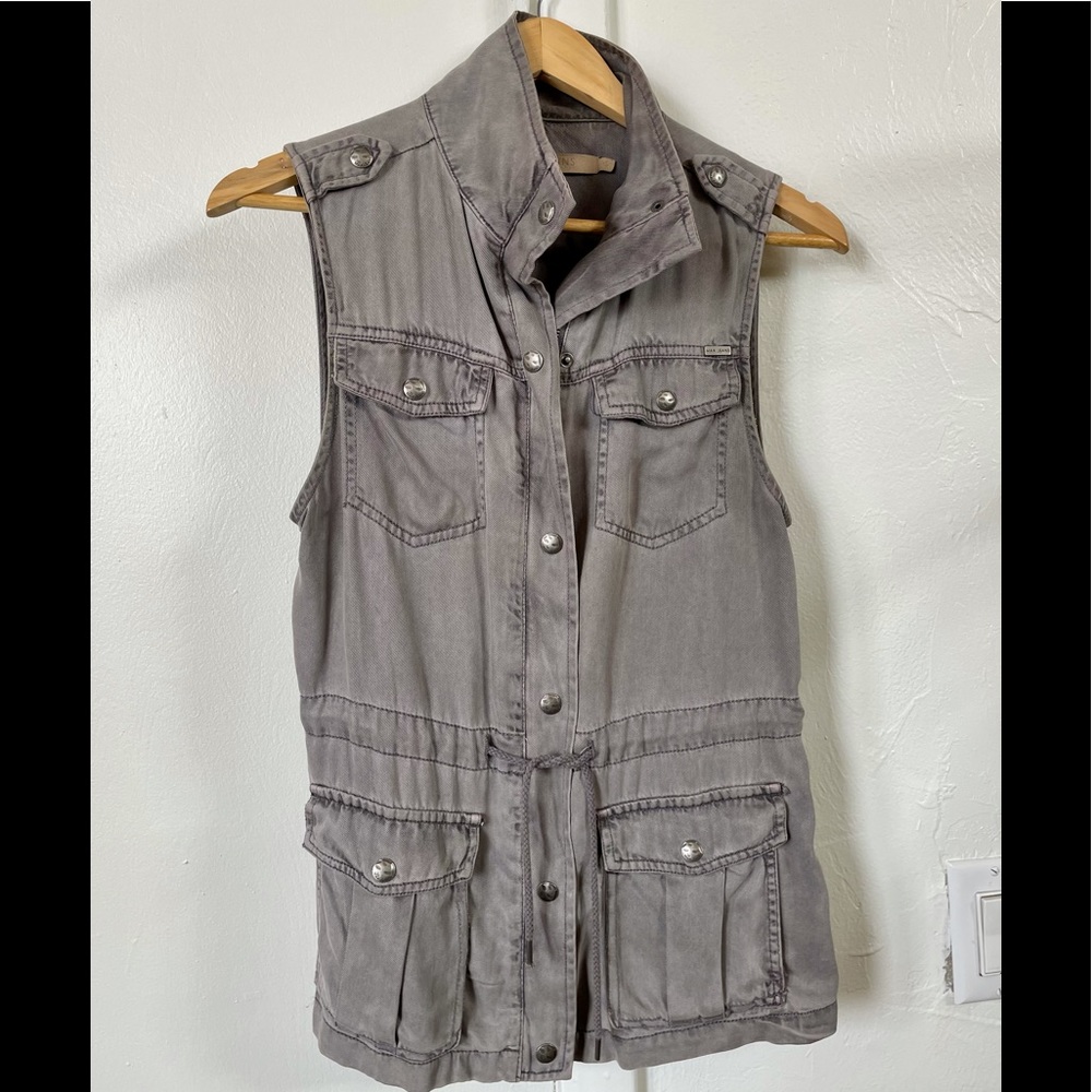 Max Jeans Sleeveless, Zip-up & Button Vest